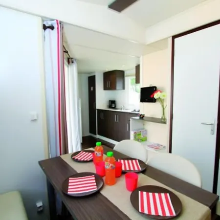 مكان تخييم Camping Sunissim Les Flots Bleus 4 Stars لا فاوت سور مير