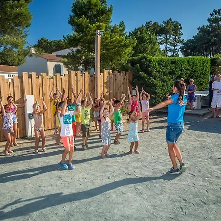 Camping Sunissim Les Flots Bleus 4 Stars مكان تخييم لا فاوت سور مير